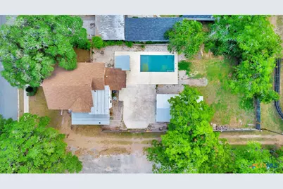 214 Hubbard Street, Yoakum, TX 77995 - Photo 3