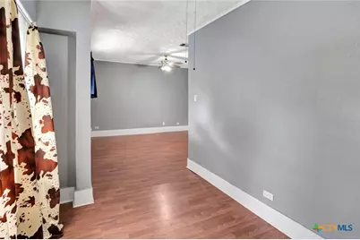 214 Hubbard Street, Yoakum, TX 77995 - Photo 37