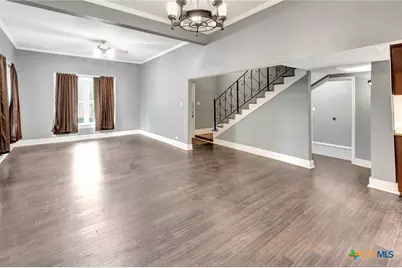 214 Hubbard Street, Yoakum, TX 77995 - Photo 9