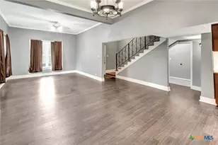 214 Hubbard St, Yoakum, TX 77995 - Photo 9