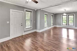 214 Hubbard St, Yoakum, TX 77995 - Photo 33