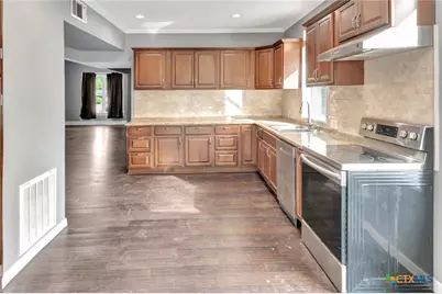 214 Hubbard Street, Yoakum, TX 77995 - Photo 21