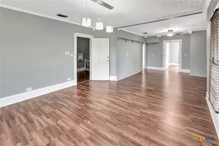 214 Hubbard St, Yoakum, TX 77995 - Photo 29