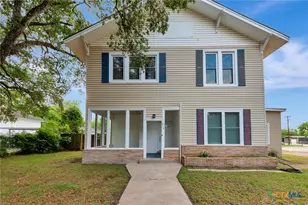 214 Hubbard St, Yoakum, TX 77995 - Photo 1