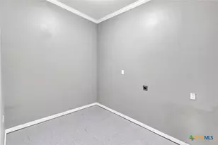 214 Hubbard St, Yoakum, TX 77995 - Photo 23