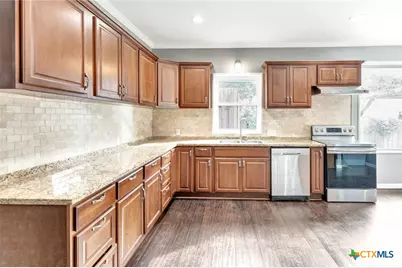 214 Hubbard Street, Yoakum, TX 77995 - Photo 19