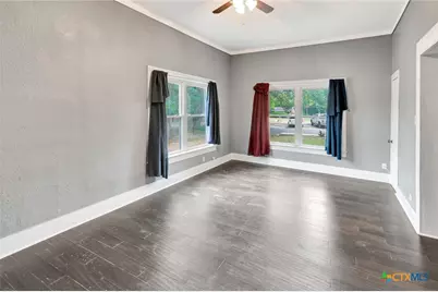 214 Hubbard Street, Yoakum, TX 77995 - Photo 11