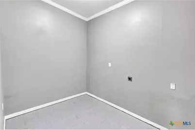 214 Hubbard Street, Yoakum, TX 77995 - Photo 23