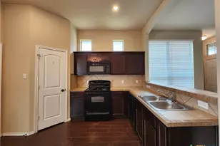 305 Rosalie Dr, New Braunfels, TX 78130 - Photo 11