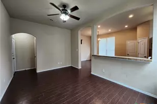 305 Rosalie Dr, New Braunfels, TX 78130 - Photo 3