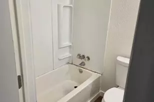 702 San Antonio Ave, Seguin, TX 78155 - Photo 9