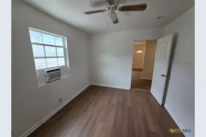 702 San Antonio Avenue #4, Seguin, TX 78155 - Photo 5