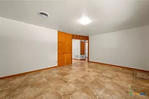 201 Hillcrest Dr, Luling, TX 78648 - Photo 3