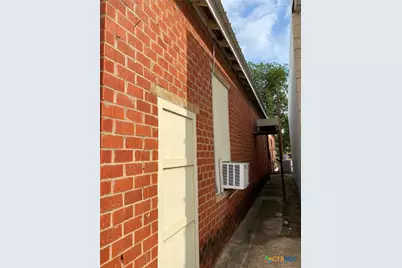 111 E Wallace Street, San Saba, TX 76877 - Photo 5