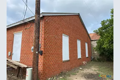 111 E Wallace Street, San Saba, TX 76877 - Photo 3