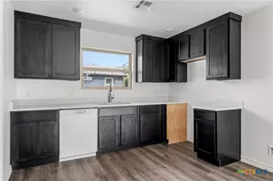 1617 E Miller St, Belton, TX 76513 - Photo 5