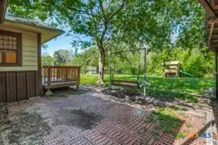 922 N Bowie St, Seguin, TX 78155 - Photo 21