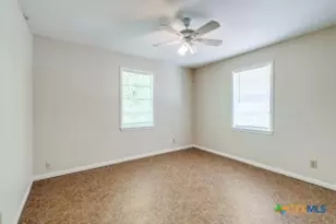 922 N Bowie St, Seguin, TX 78155 - Photo 17