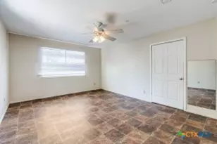 922 N Bowie St, Seguin, TX 78155 - Photo 15