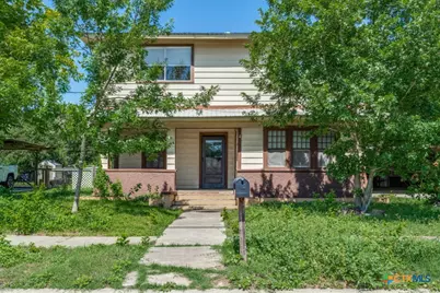 922 N Bowie Street, Seguin, TX 78155 - Photo 1