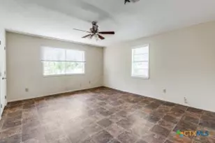 922 N Bowie St, Seguin, TX 78155 - Photo 13