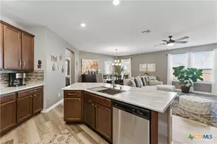 304 Dakota Crk, New Braunfels, TX 78130 - Photo 7