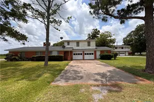 614 Apollo Dr, Edna, TX 77957 - Photo 1