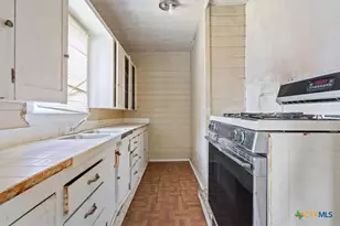 808 N 10th St, Temple, TX 76501 - Photo 35