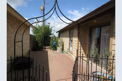 310 Rattan Drive, Victoria, TX 77901 - Photo 17