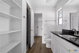 506 E Avenue R, Belton, TX 76513 - Photo 9