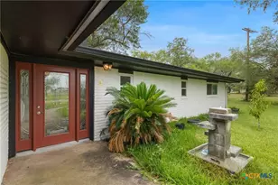 1223 N Sarah Dewitt Dr, Gonzales, TX 78629 - Photo 3