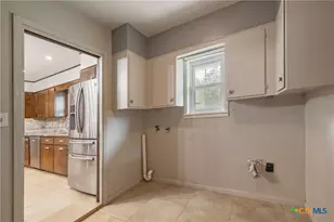 1223 N Sarah Dewitt Dr, Gonzales, TX 78629 - Photo 9