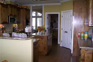 101 Laurel Oak Cir, Cuero, TX 77954 - Photo 11