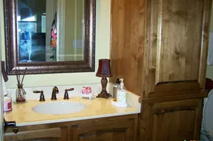 101 Laurel Oak Cir, Cuero, TX 77954 - Photo 17