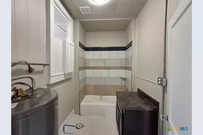 492 E Avenue R, Belton, TX 76513 - Photo 11