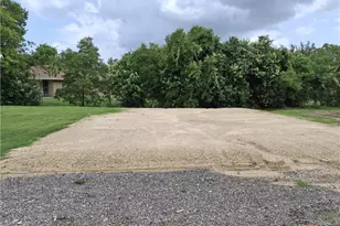 502 E Avenue R, Belton, TX 76513 - Photo 1