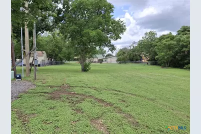 484 E Avenue R, Belton, TX 76513 - Photo 1