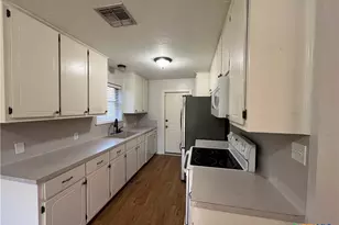 308 Fernwood Cir, Victoria, TX 77901 - Photo 5