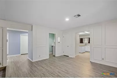 308 Woodway Drive, Victoria, TX 77904 - Photo 11