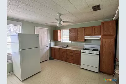 503 W Broadway Street, Cuero, TX 77954 - Photo 3