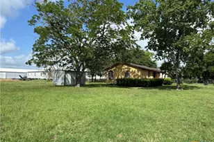 503 W Broadway St, Cuero, TX 77954 - Photo 7