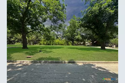 922 Booneville Avenue, New Braunfels, TX 78130 - Photo 5