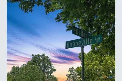922 Booneville Avenue, New Braunfels, TX 78130 - Photo 3