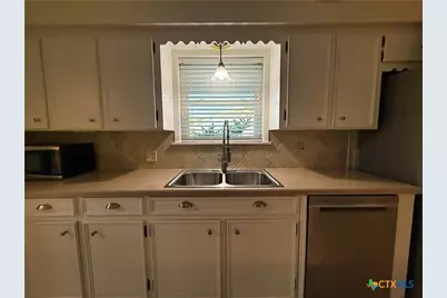 1001 Brookhollow Drive, Port Lavaca, TX 77979 - Photo 17