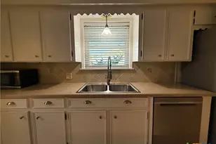 1001 Brookhollow Dr, Port Lavaca, TX 77979 - Photo 17