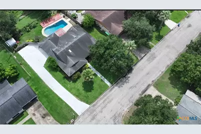 1001 Brookhollow Drive, Port Lavaca, TX 77979 - Photo 3