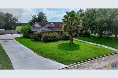 1001 Brookhollow Drive, Port Lavaca, TX 77979 - Photo 1