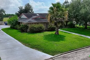 1001 Brookhollow Dr, Port Lavaca, TX 77979 - Photo 1