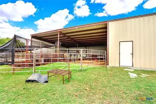 1494 County Rd 433, Stockdale, TX 78160 - Photo 33