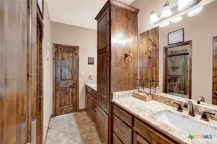 1494 County Rd 433, Stockdale, TX 78160 - Photo 29